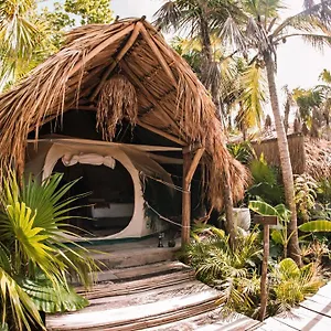 https://uman-glamping-cenote-tulum.quintano-roohotels.com